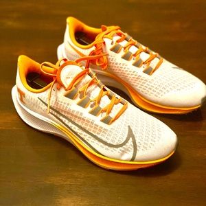 Tennessee Volunteers Nike Pegasus SIZE 10 Men, worn once . No box